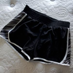 🌹Black and white shorts
